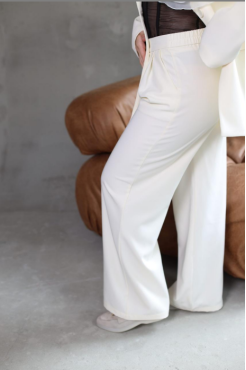 Костюм жіночий брючний 48-50 молочний  - фото 10