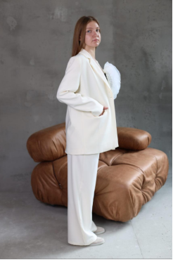 Костюм жіночий брючний 48-50 молочний  - фото 6