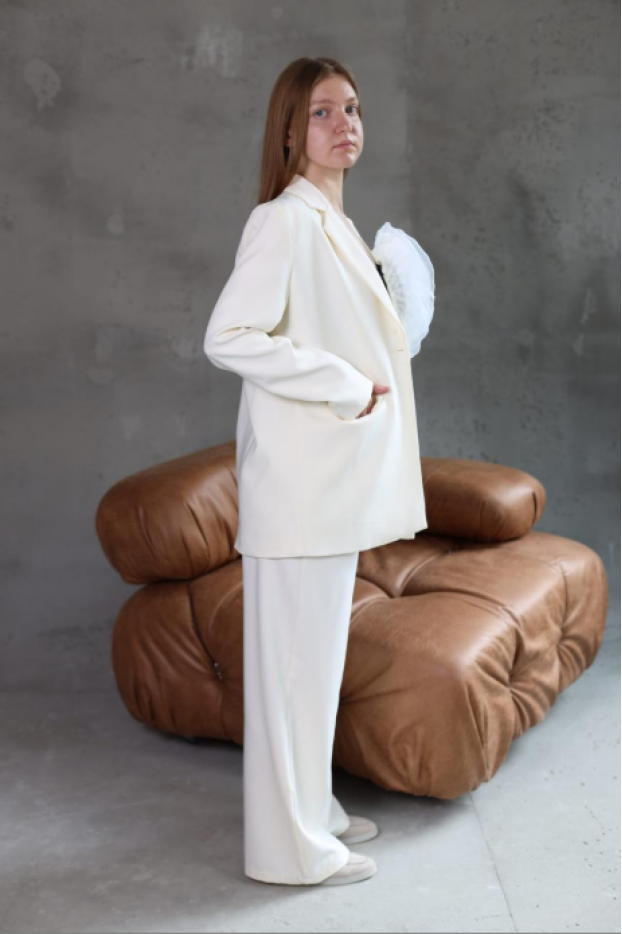 Костюм жіночий брючний 48-50 молочний  - фото 6