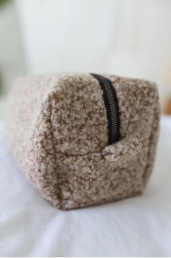 Косметичка зі штучного хутра кавова (71105) - фото 4