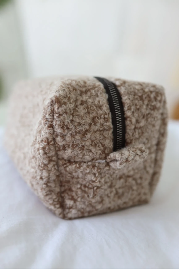 Косметичка зі штучного хутра кавова (71105) - фото 4