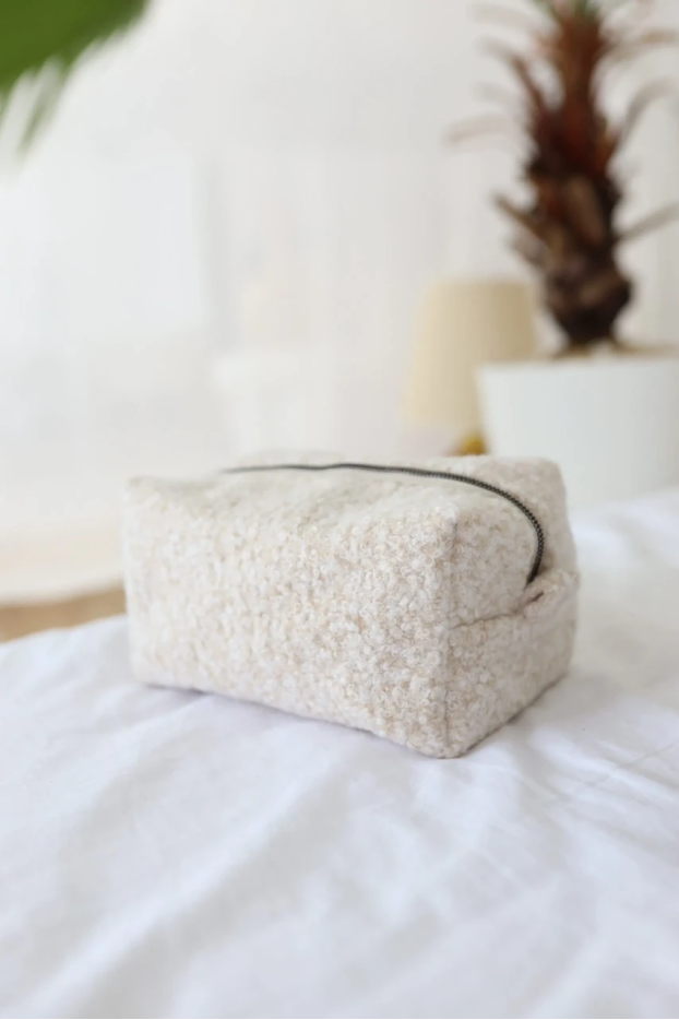 Косметичка зі штучного хутра бежева (71109б) - фото 1