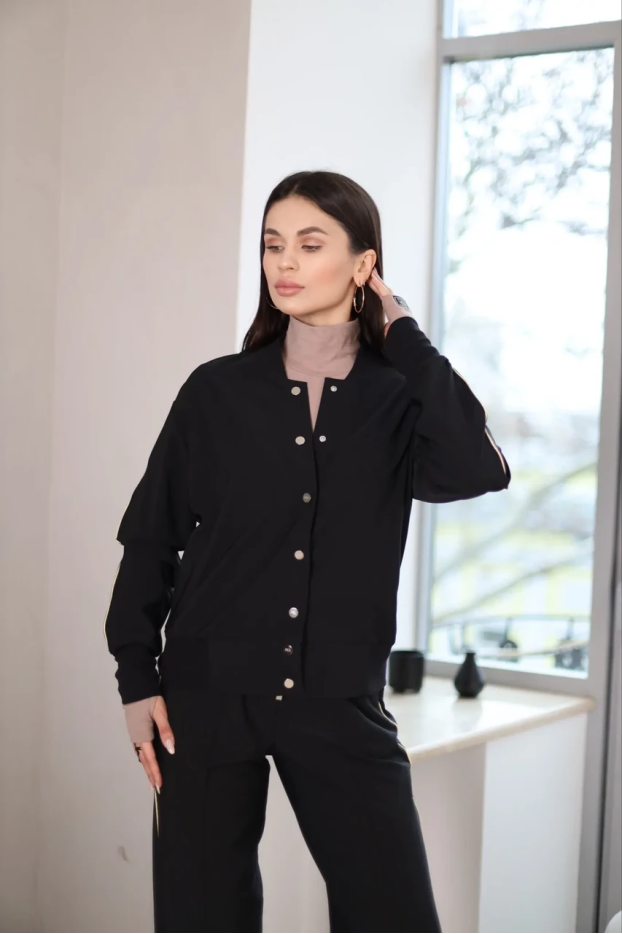 Бомбер утеплений МК жіночий 46-48 чорний бежевий лампас (01599bS) - фото 1