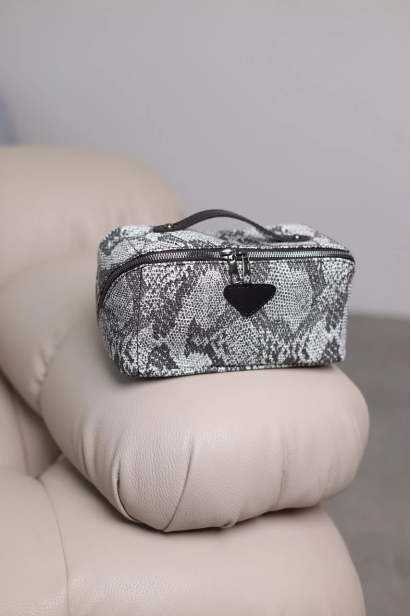 Жіноча косметичка біла з чорним рептілія 71001/1
