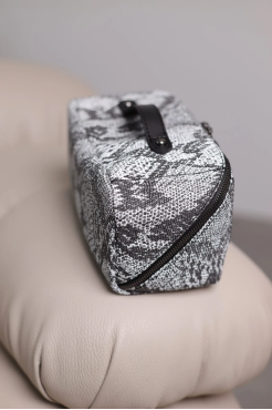 Жіноча косметичка біла з чорним рептілія 71001/1 - фото 6