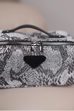 Жіноча косметичка біла з чорним рептілія 71001/1 - фото 8