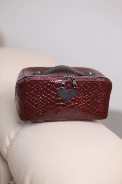 Жіноча косметичка бордова кобра 71007
