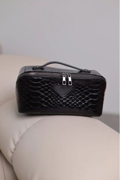 Жіноча косметичка чорна кобра 71006