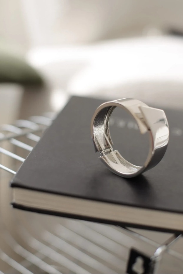 Браслет широкий гладкий у срібному кольорі (950/13) - фото 9