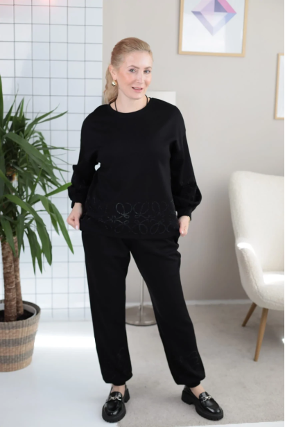 Костюм стрази 52 чорний (8032)